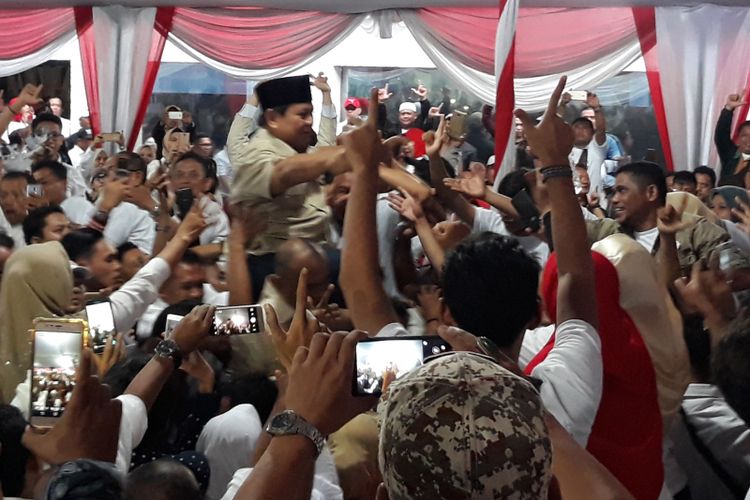 Calon presiden nomor urut 2 Prabowo Subianto di Roemah Djoeang, Kebayoran Baru, Jakarta Selatan, Minggu (13/1/2019).
