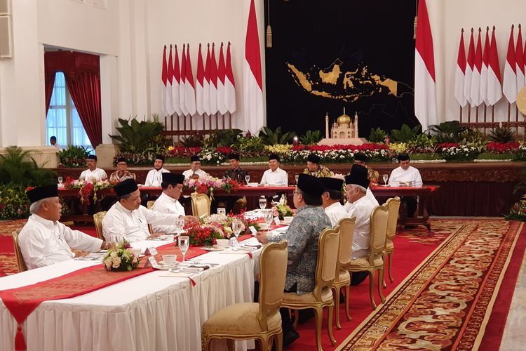 Presiden Joko Widodo berbuka puasa bersama para pimpinan lembaga negara di Istana Negara, Jakarta, Senin (6/5/2019)