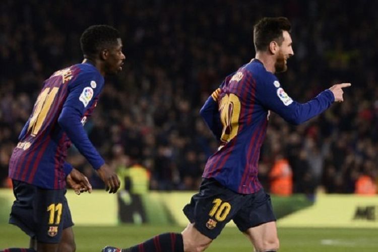 Ousmane Dembele dan Lionel Messi merayakan gol pada laga Barcelona vs Celta Vigo di Stadion Camp Nou dalam lanjutan La Liga Spanyol, 22 Desember 2018. 