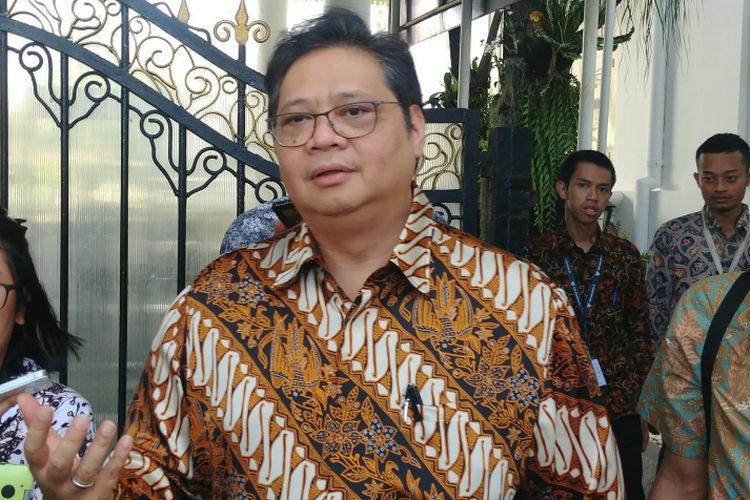Menteri Perindustrian yang juga Ketua Umum Partai Golkar Airlangga Hartarto di Istana, Kamis (15/3/2018).