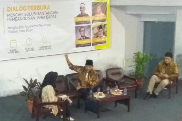 Bupati Purwakarta, Dedi Mulyadi saat mengisi dialog terbuka bertema mencari solusi tantangan pembangunan Jawa Barat di Universitas Indonesia, Depok.