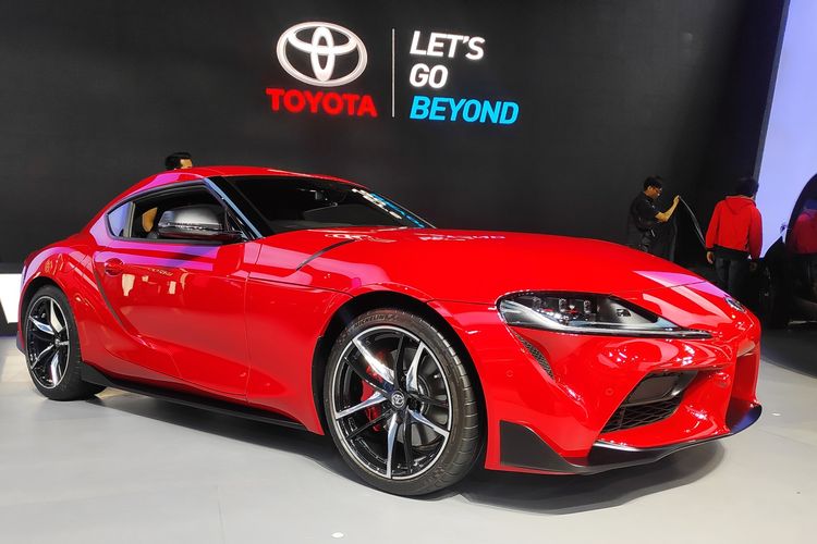 Supra berkelir merah tampil di panggung utama Toyota di GIIAS 2019, BSD, Tangerang, Kamis (18/7/2019).