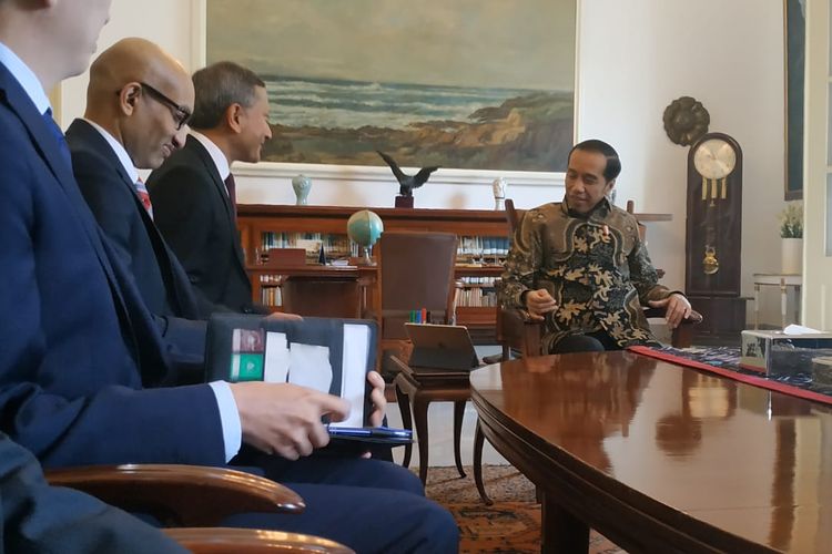 Presiden Joko Widodo menerus Menteri Luar Negeri Singapura di Istana Bogor, Rabu (17/7/2019).