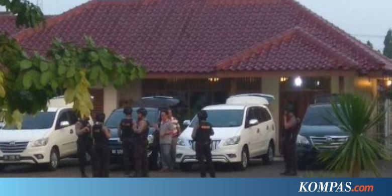 KPK Juga Geledah Mobil Dinas BH 1 Gubernur Jambi Zumi Zola