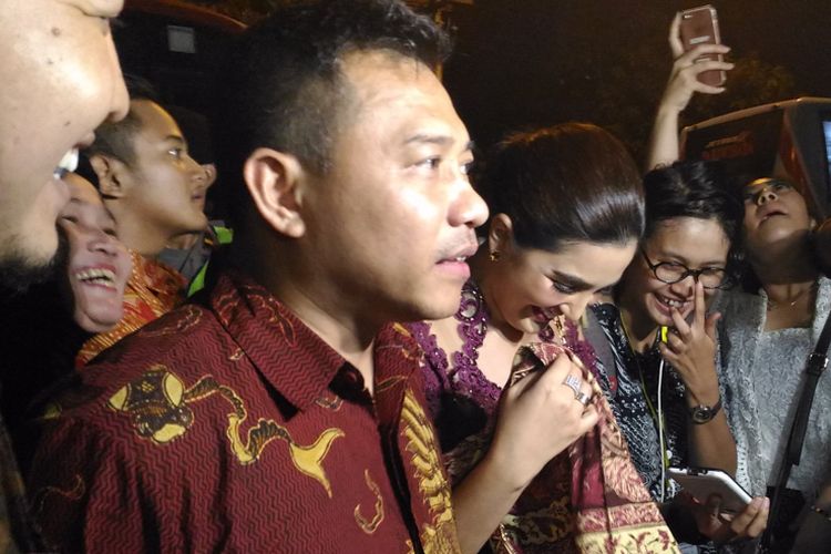 Anang Hermansyah dan Ashanty hadir dalam resepsi pernikahan putri Presiden Joko Widodo, Kahiyang Ayu, dengan Muhammad Bobby Afif Nasution di Solo pada Rabu (8/11/2018) malam.