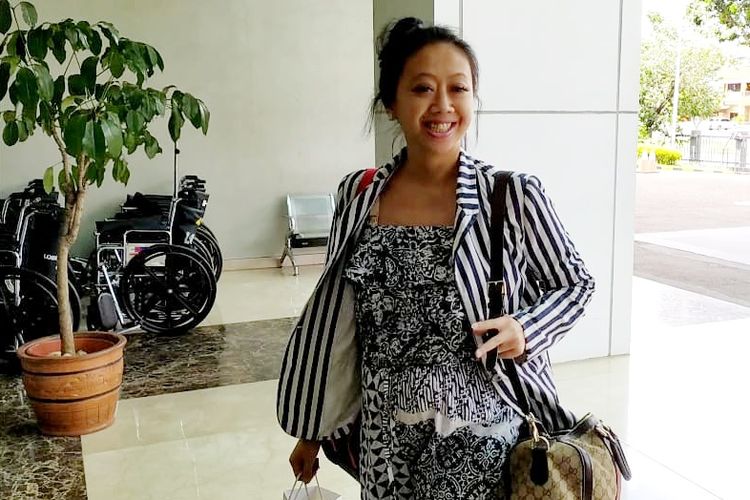 Pembawa acara yang juga artis peran Asri Welas saat ditemui di Eka Hospital, BSD, Tangerang, Selasa (1/5/2019).