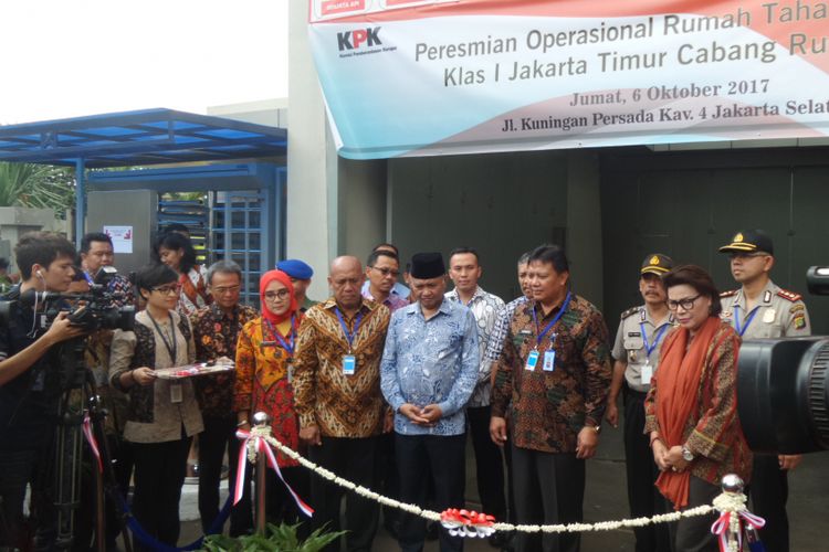 Ketua KPK Agus Rahardjo meresmikan rumah tahanan baru di Gedung KPK Jakarta, Jumat (6/10/2017).