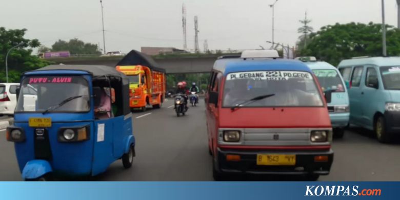 Angkot Mogok di Pondok Bambu, Penumpang Diturunkan di Tengah Jalan