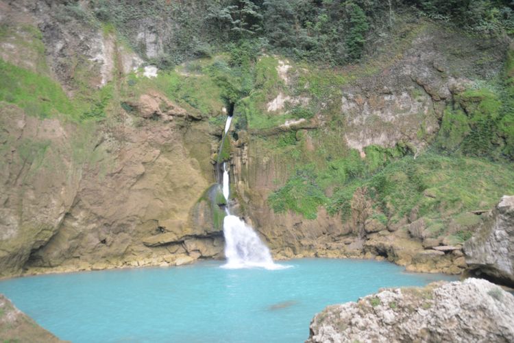 Air terjun Matayangu di Desa Manurara, Kecamatan Katikutana, Kabupaten Sumba Tengah, Nusa Tenggara Timur, Senin (6/8/2018). Air terjun ini berada dalam kawasan Taman Nasional MataLawa Sumba.