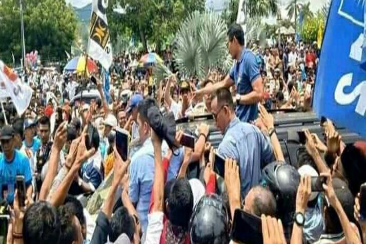Suasana ribuan warga Bima tanpak menyambut kedatangan Sandiaga Salahuddin Uno, Rabu (13/3/2019)