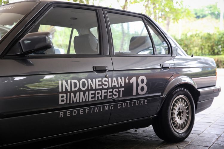 Mobil sport BMW First-ever BMW i8 Roadster terlihat di Jakarta, Rabu (17/10/2018). Gelaran BMW Car Clubs Indonesia (BMWCCI) akan dihadiri oleh lebih dari 1.000 penggemar BMW baik dari dalam maupun luar negeri dan diselenggarakan di Semarang, 18 November 2018.