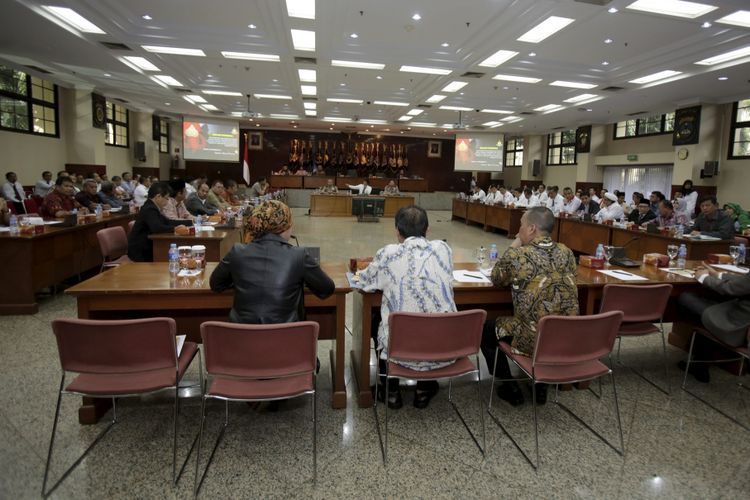 Suasana gelar perkara kasus dugaan penistaan agama yang dituduhkan kepada Basuki Tjahaja Purnama digelar di gedung Rupatama, Mabes Polri, Jakarta, Selasa (15/11/2016). Polri mengundang pihak pelapor dan terlapor serta menghadirkan sejumlah saksi ahli dari kedua belah pihak dan juga saksi yang dihadirkan pihak kepolisian.
 *** Local Caption *** Suasana gelar perkara kasus dugaan penistaan agama yang yang dituduhkan kepada Basuki Tjahaja Purnama (Ahok) digelar di gedung Rupatama, Mabes Polri, Jakarta, Selasa (15/11). Polri mengundang pihak pelapor dan terlapor dan menghadirkan sejumlah saksi ahli dari kedua belah pihak.