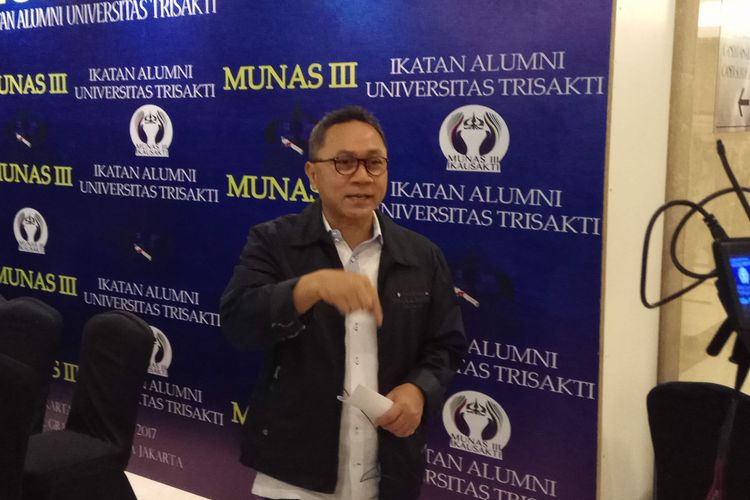 Ketua Umum Partai Amanat Nasional (PAN) yang juga menjabat Ketua MPR, Zulkifli Hasan, saat menghadiri Musyawarah Nasional III Ikatan Alumni Universitas Trisakti, di Hotel Sahid Jaya, Jakarta, Sabtu (9/9/2017).