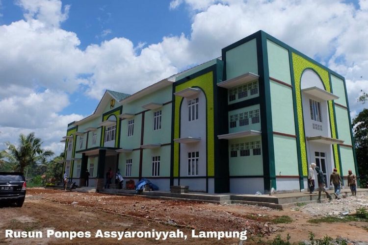 Rumah susun Ponpes Assyaroniyyah, Lampung.