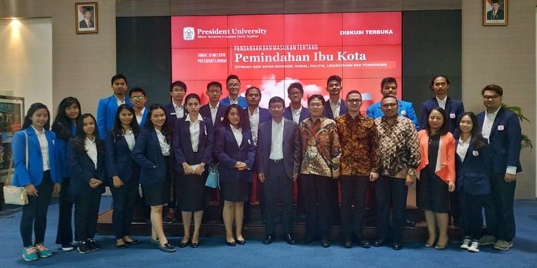 Diskusi Ilmiah ?Pandangan dan Masukan Tentang Pemindahan Ibu Kota Ditinjau Dari Aspek Ekonomi, Sosial, Politik, dan Lingkungan? yang diadakan Senat Mahasiswa President University, Cikarang di Menara Batavia, Jakarta (Rabu, 15/5/2019).