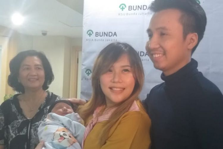 Cherly Juno dalam jumpa pers kelahiran anak pertamanya di RSIA Bunda, Menteng, Jakarta Pusat, Sabtu (18/8/2018).