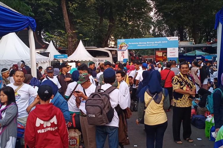 PT Pertamina (Persero) memberangkatkan 11.000 pemudik secara gratis. Seremoni pelepasan dilakukan di Taman Mini Indonesia Indah, Jakarta, Rabu (29/5/2019).