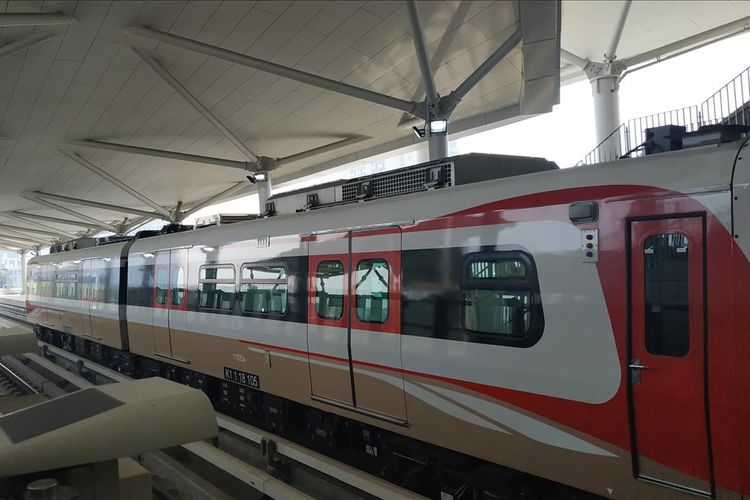 Satu rangkaian kereta LRT Jakarta terdiri dari dua gerbong.