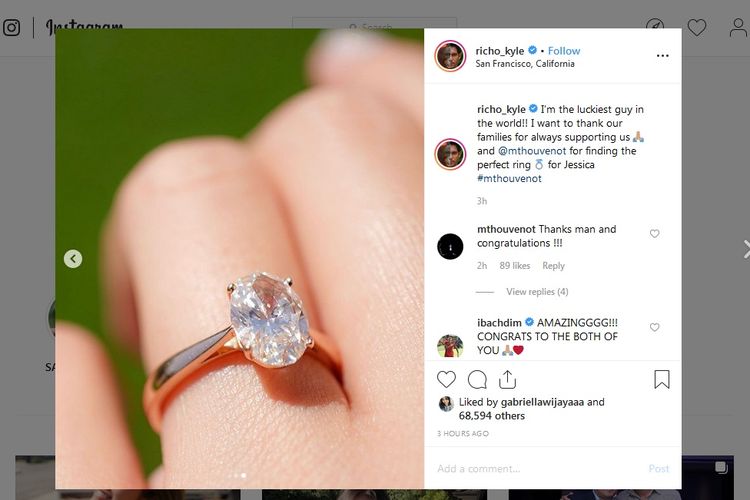 Richard Kyle memamerkan cincin berlian yang ia pakai untuk melamar kekasihnya, Jessica Iskandar, di San Francisco, Amerika Serikat, baru-baru ini.