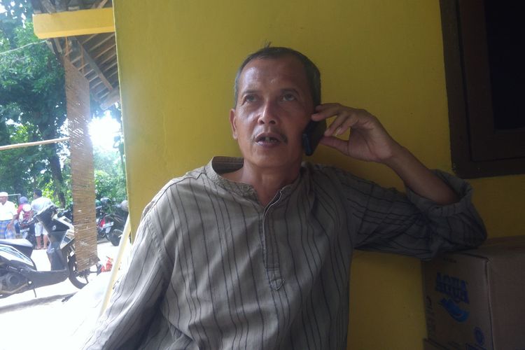 Widodo Mulyo (50) ayah dari Rufi Kusuma Putri (9) Dusun Kedung Buweng, Desa Wukirsari, Kecamatan Imogiri, Kabupaten Bantul, salah satu korban hilang longsor Saat ditemui di Lokasi Selasa (19/3/2019)