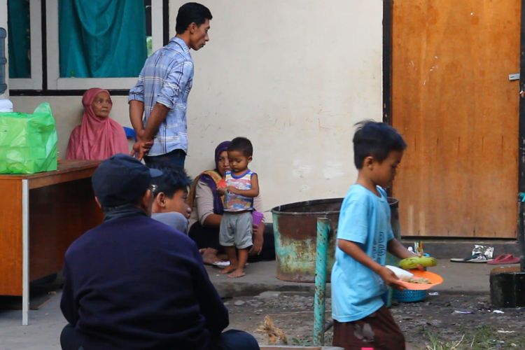 Lombok Timur, Kompas.Com inilah suasana di pengungsian jemaat ahmadiyah di Selong Lombok Timur