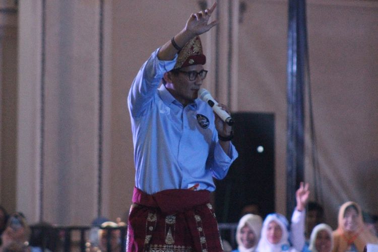 Calon Wakil Presiden nomor urut 02 Sandiaga Salahudin Uno ketika menghadiri kampanye di Palembang, Sumatera Selatan, Jumat (12/4/2019).