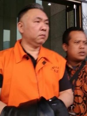 Pemilik PT Sorento Nusantara Budi Winarto usai diperiksa di gedung KPK, Jakarta, Rabu (12/6/2019).