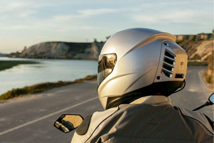 Foto : Menarik, Helm Ini Bawa AC untuk Kenyamanan Pengendara Motor