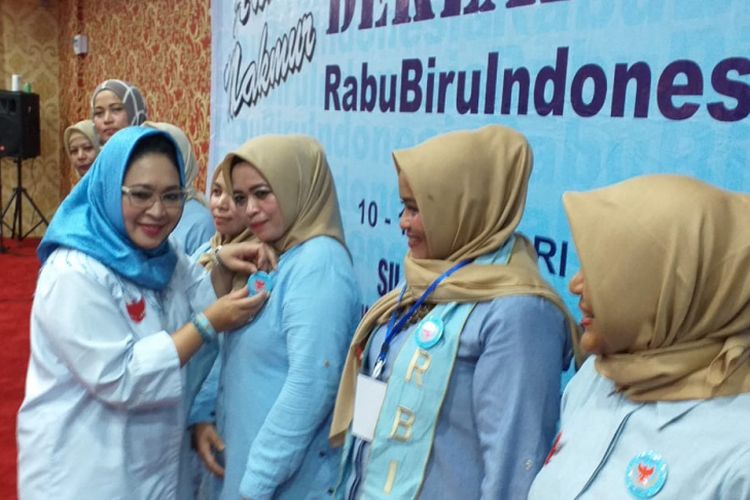 Titiek Soeharto saat menghadiri deklarasi relawan RabuBiru untuk pemenangan Prabowo-Sandi di Pekanbaru, Riau, Kamis (10/1/2019).