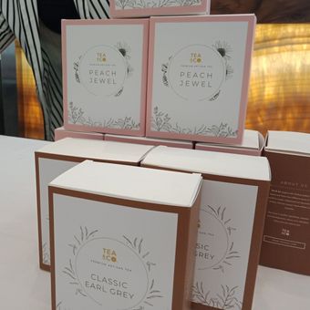 Contoh produk Teatox & Co yang dipamerkan di Plaza Indonesia, Senin (7/5/2018). Teatox & Co kini mulai merambah ke souvenir pernikahan dengan label Tea & Co.