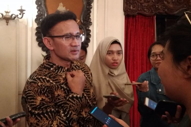 Kepala Departemen Pendalaman Pasar Keuangan Bank Indonesia Nanang Hermansyah berikan penjelasan terkait penerbitan dan transaksi Surat Berharga Komersial, Jumat (13/4/2018).