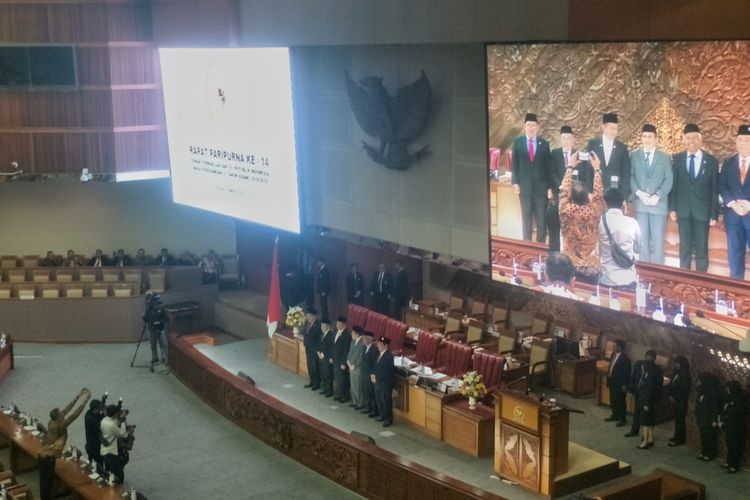 Dewan Perwakilan Rakyat (DPR) menetapkan Wahiddudin Adams dan Aswanto sebagai calon hakim Mahkamah Konstitusi (MK) periode 2019-2024.  Keputusan penetapan dilaksanakan dalam Rapat Paripurna ke-14 masa sidang IV di Gedung Nusantara II, Kompleks Parlemen, Senayan, Jakarta, Selasa (19/3/2019).