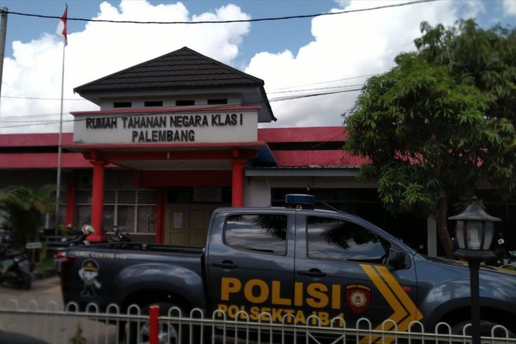 Empat napi di Lapas Klas 1 Pakjo Palembang, Sumatera Selatan melarikan diri setelah berhasil menjebol tembok, Jumat (5/7/2019).