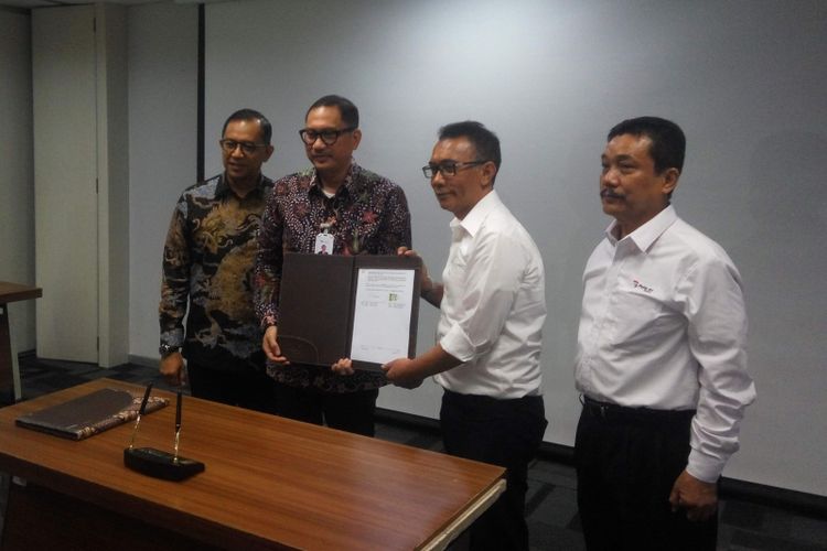 Penandatangan kerja sama antara PT Garuda Maintenance Facility Aero Asia Tbk bekerjasama dengan PT lndopelita Aircraft Services (IAS) di Cengkareng, Rabu (9/1/2019).