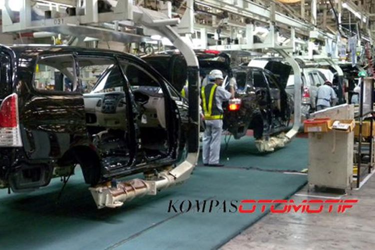 Pabrik Toyota di Karawang, memproduksi Innova.