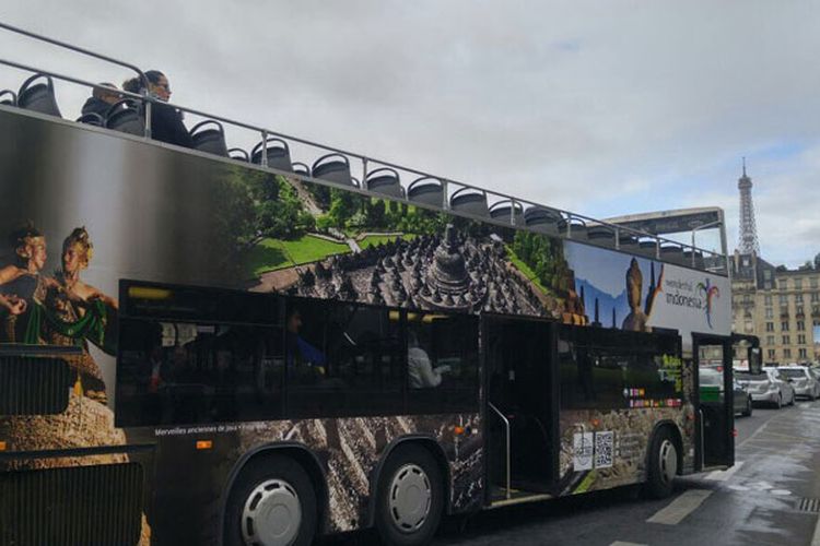 Sebanyak 16 bus Open Tours bergambar Wonderful Indonesia mewarnai kota Paris, Perancis mulai 12 September hingga 9 Oktober 2017.