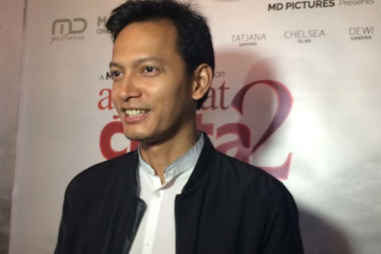 Fedi Nuril diwawancara setelah jumpa pers peluncuran poster dan trailer resmi film Ayat Ayat Cinta 2 di MD Place, Setiabudi, Jakarta Selatan, Selasa (24/10/2017).