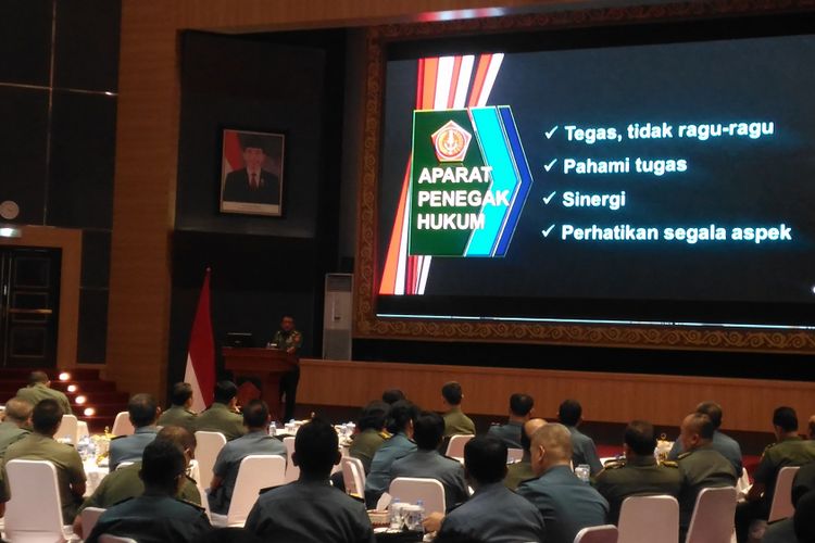 Perwira hukum TNI dalam acara silaturahim dengan komunitas perwira hukum TNI di Mabes TNI, Jakarta Timur, Selasa (5/3/2019). 