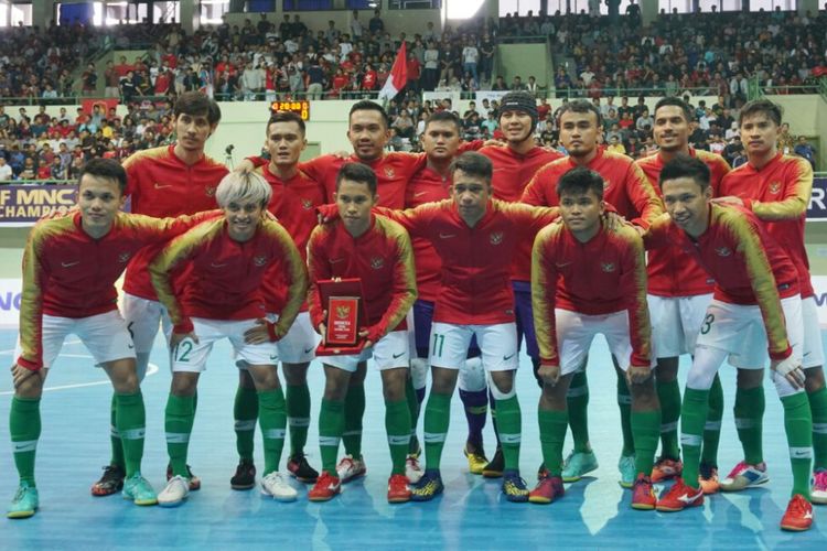 Timnas Futsal Indonesia saat berfoto sebelum laga melawan Myanmar