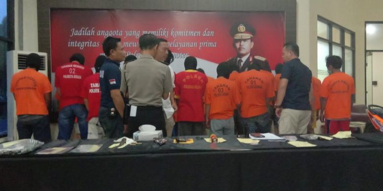 101 pelaku kejahatan yang di tangkap satuan reskrim Polres Metro Bekasi, Kabupaten Bekasi saat razia menjelang Asian Games, Kamis (12/07/2018).