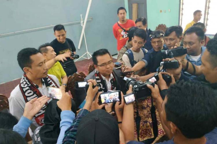 Kuasa hukum PS Mojokerto Putera, Mohammad Sholeh, saat jumpa pers di kantor KONI Mojokerto, Rabu (26/12/2018).