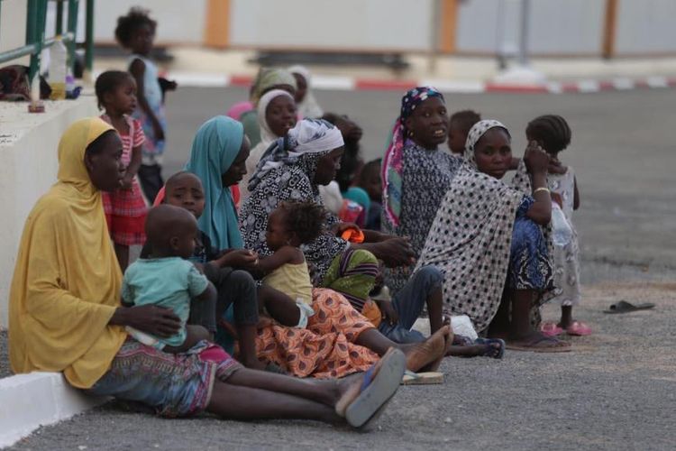 Para migran yang akan dipulangkan ke negaranya terlihat di sebuah pusat penampungan pengungsi sementara.