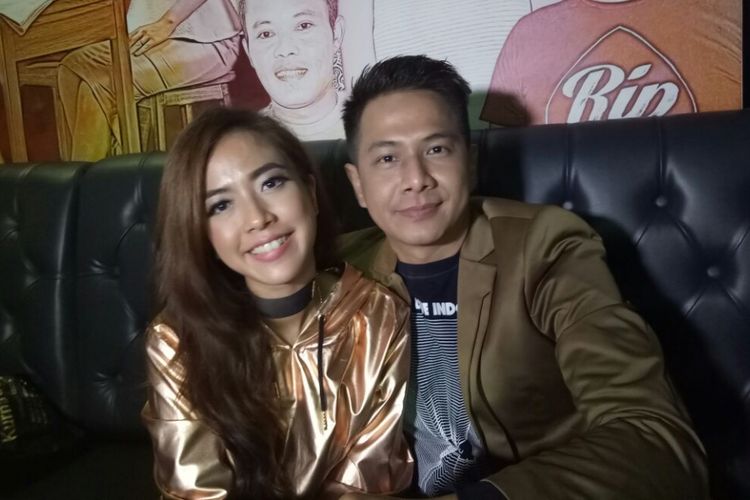 Yeslin Wang dan Delon Thamrin ditemui pada acara peluncuran singel perdana Yeslin, Magic, di kawasan Gatot Subroto, Jakarta Selatan, Kamis (30/11/2017).