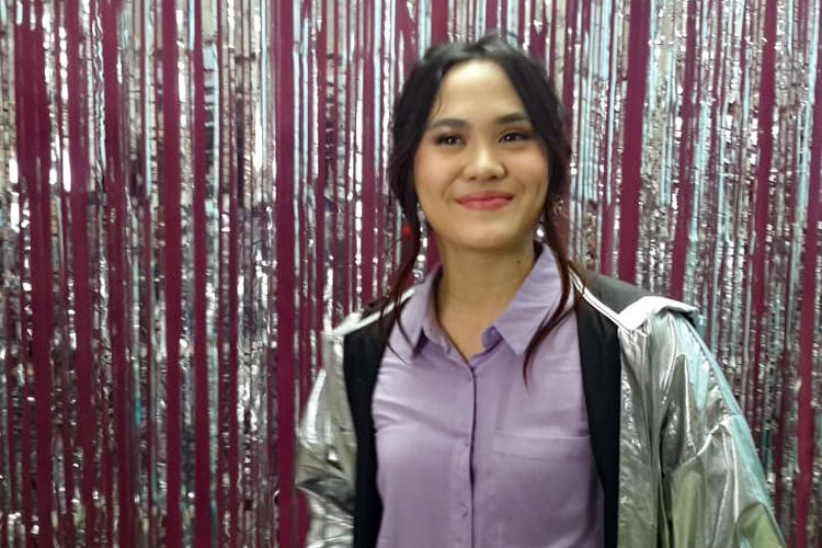 Penyanyi Sheryl Sheinafia saat ditemui di sela shooting video klip terbarunya berjudul Setia di kawasan Cilandak, Jakarta Selatan, Jumat (15/2/2019).