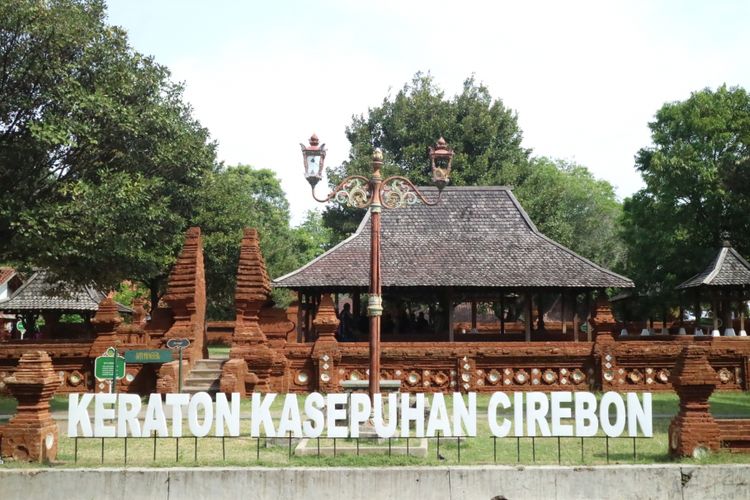 Gerbang Keraton Kasepuhan Cirebon