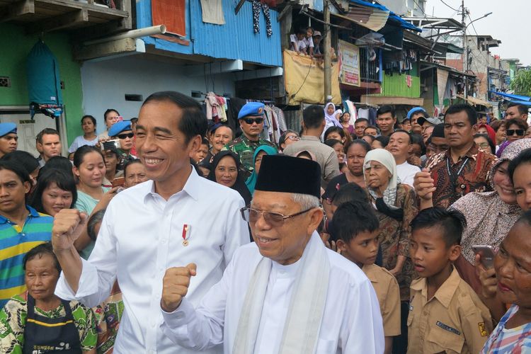 Jokowi-Maruf saat menyampaikan pidato kemenangan di Kampung Deret, Jakarta, Selasa (21/5/2019).