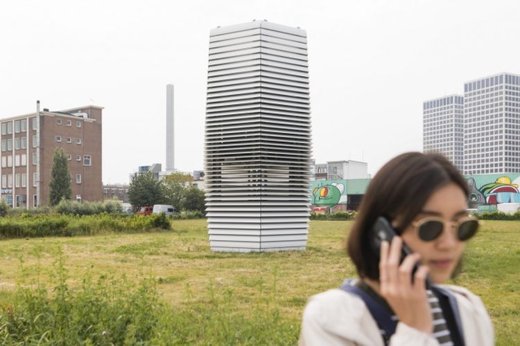 Smog Free Tower merupakan salah satu terobosan dalam mengurangi polusi udara. 