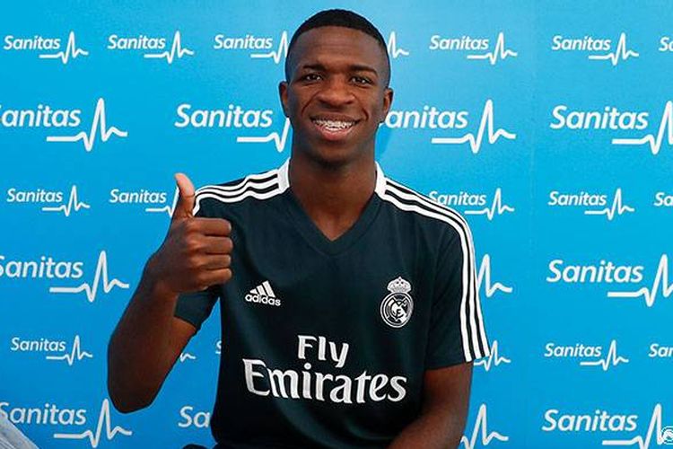 Seusai menjalani tes medis, Vinicius Junior diperkenalkan sebagai pemain Real Madrid, Jumat (20/7/2018). 
