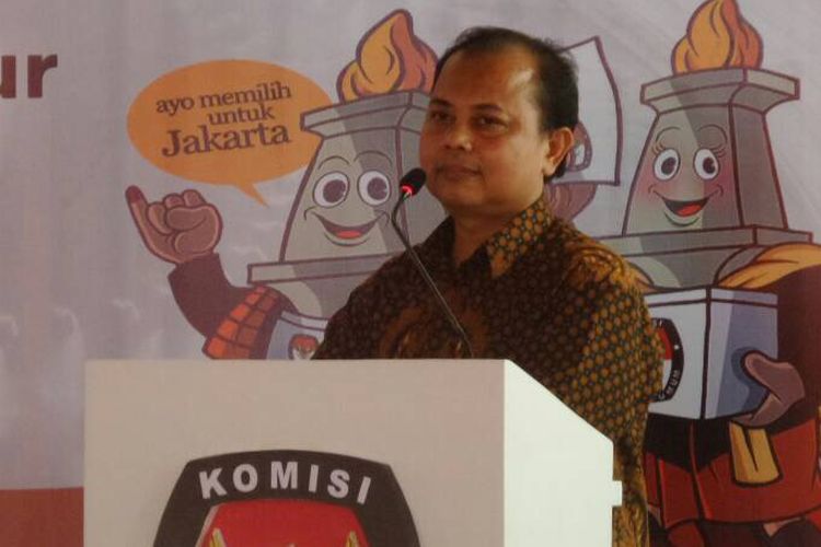 Ketua KPU DKI Jakarta Sumarno saat memberi kata sambutan memulai rapat pleno terbuka cagub-cawagub terpilih DKI Jakarta 2017-2022 di kantor KPU DKI Jakarta, Jumat (5//5/2017).