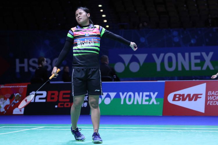 Pebulu tangkis tunggal putri Indonesia, Gregoria Mariska Tunjung, meluapkan ekspresi saat melawan Nozomi Okuhara pada laga babak pertama All England Open 2019, di Arena Birmingham, Inggris, Rabu (6/3/2019).